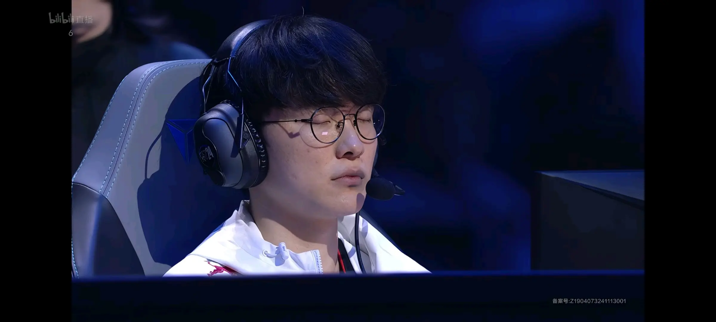 爱游戏网址-包含Faker迎来五赛季出色发挥，DWG观众热烈欢呼！气势如虹延续的词条